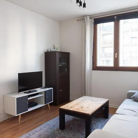 Charming Cocoon Refurbished Near Paris Apartment *